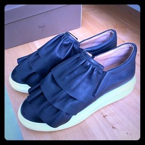 NEW Linea Paolo LOLO Black Leather Ruffle Sneaker
